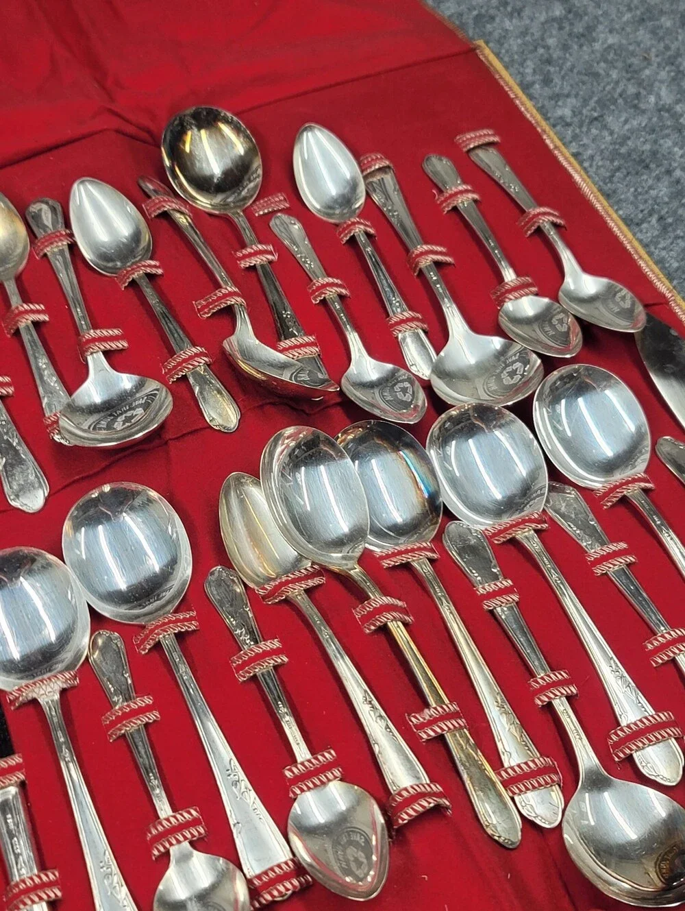 Vintage 1881 Rogers Oneida Silver Plate Silverware Flatware 49 Piece Set